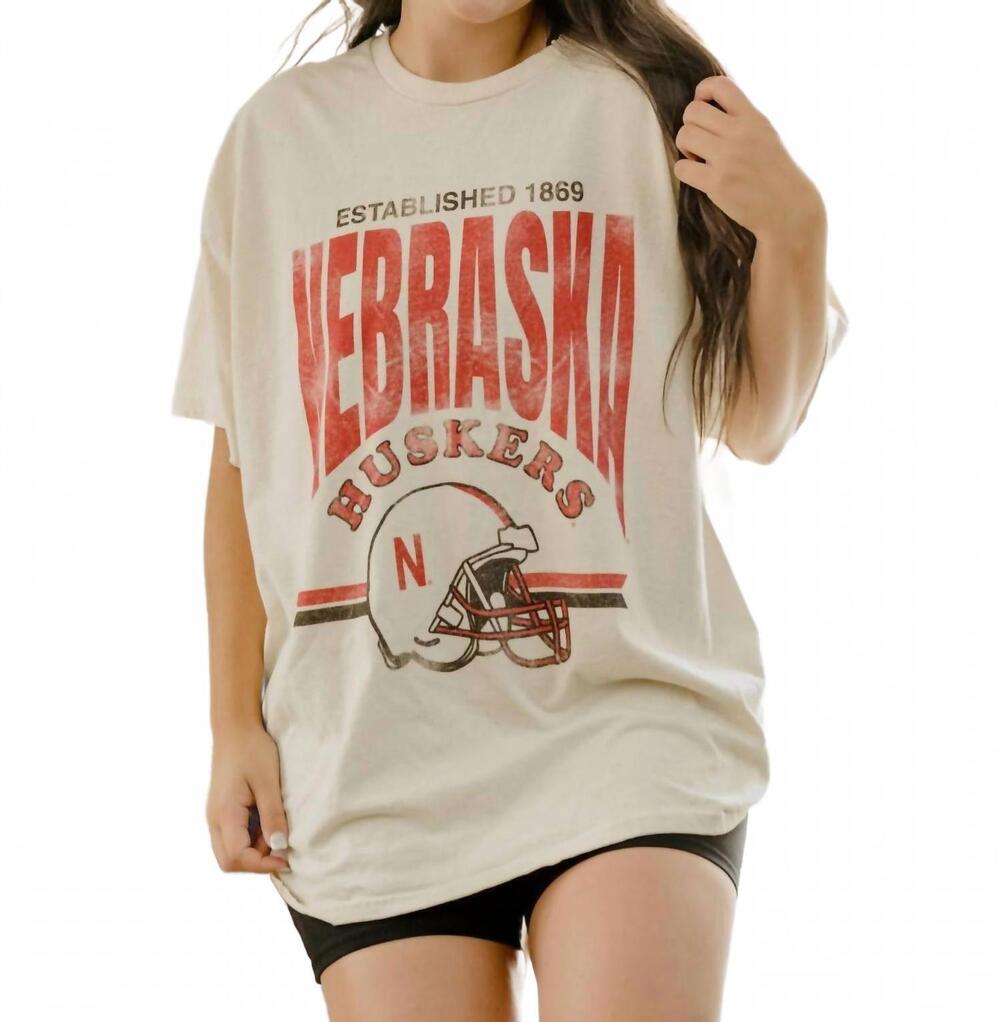 NEW LIVYLU nebraska huskers helmet thrifted tee in off white
